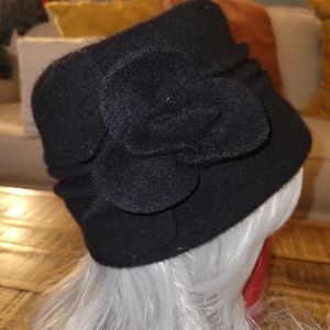 💵3/$20 Black Wool Hat with Flower Accent One Size